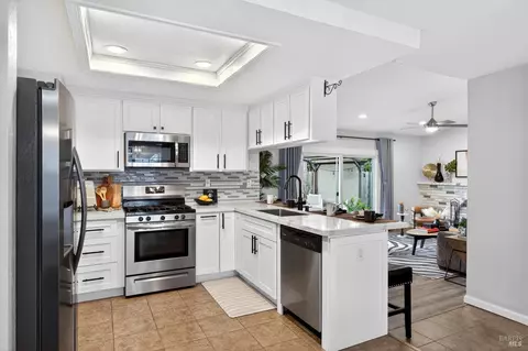 Kitchen - 125 Easson Ct, Vallejo, CA 94591 photo 3 of 5