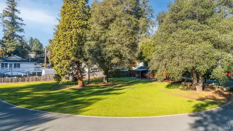 1720 Hickory Ct, Ukiah, CA 95482