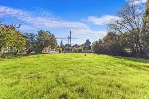 119 Powell Ave, Healdsburg, CA 95448