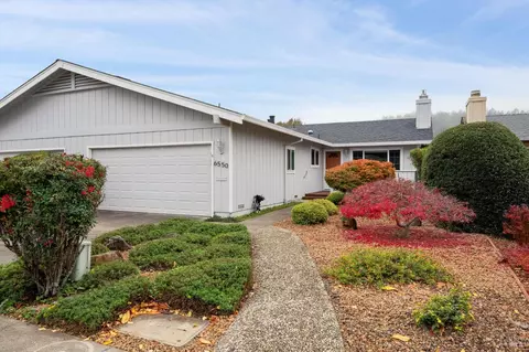 6550 Meadowridge Dr, Santa Rosa, CA 95409