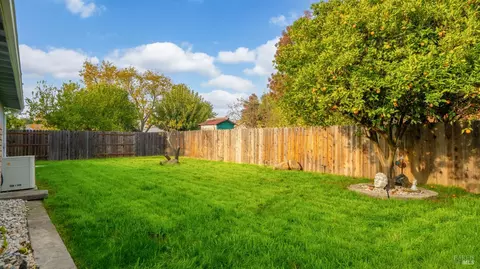 Exterior - 420 Mckenzie Dr, Dixon, CA 95620 photo 6 of 11