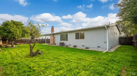 Exterior - 420 Mckenzie Dr, Dixon, CA 95620 photo 10 of 11
