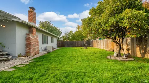 Exterior - 420 Mckenzie Dr, Dixon, CA 95620 photo 8 of 11