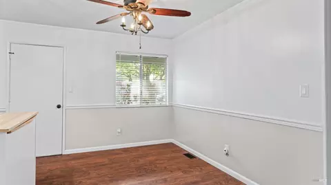 Dining - 420 Mckenzie Dr, Dixon, CA 95620 photo 1 of 1