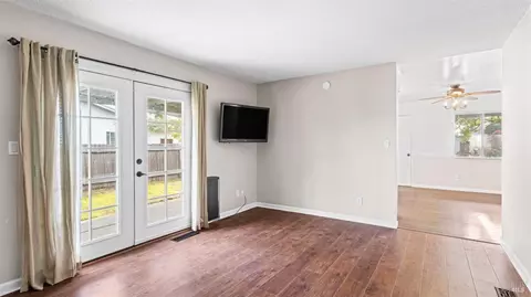 Living - 420 Mckenzie Dr, Dixon, CA 95620 photo 4 of 5