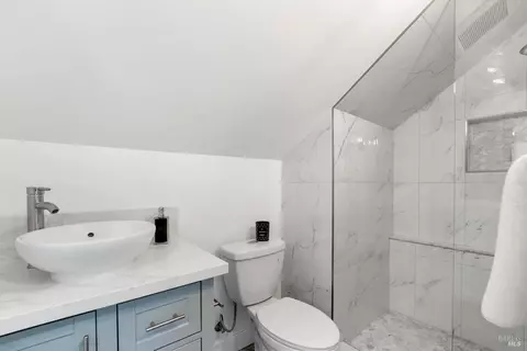 Bath - 2159 Penny Ln, Napa, CA 94559 photo 6 of 6
