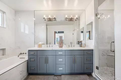 Bath - 2159 Penny Ln, Napa, CA 94559 photo 1 of 6