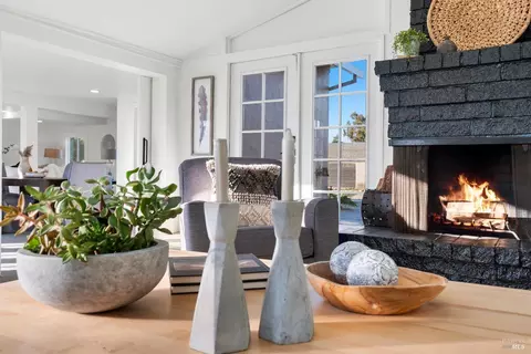 Living - 2159 Penny Ln, Napa, CA 94559 photo 7 of 9