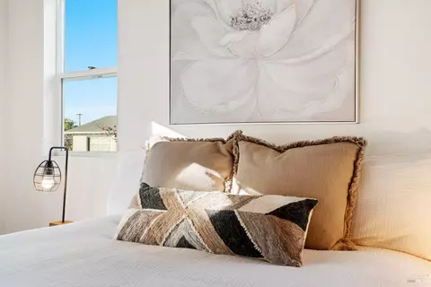 Bedroom - 2159 Penny Ln, Napa, CA 94559 photo 6 of 12