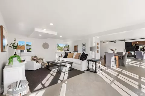 Living - 2159 Penny Ln, Napa, CA 94559 photo 2 of 9
