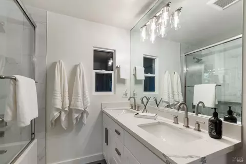 Bath - 2159 Penny Ln, Napa, CA 94559 photo 2 of 6