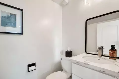 Bath - 2159 Penny Ln, Napa, CA 94559 photo 5 of 6