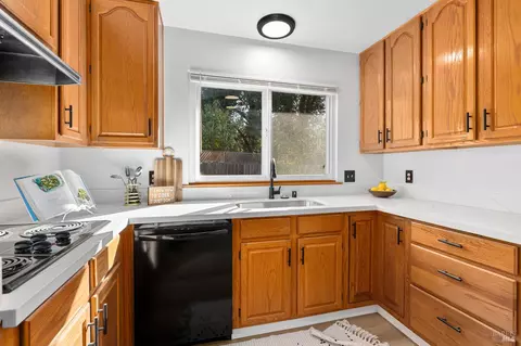 Kitchen - 729 Brookside Dr, Vacaville, CA 95688 photo 1 of 1