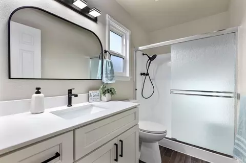 Bath - 729 Brookside Dr, Vacaville, CA 95688 photo 1 of 2