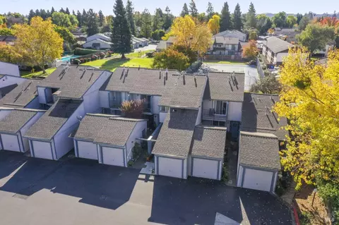 11 Creekwood Sq, Rohnert Park, CA 94928