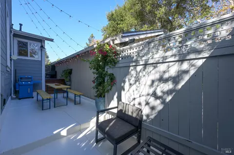 Exterior - 610 E St, Petaluma, CA 94952 photo 7 of 7