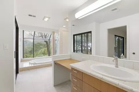 Bath - 89 Monte Mar Dr, Sausalito, CA 94965 photo 4 of 4