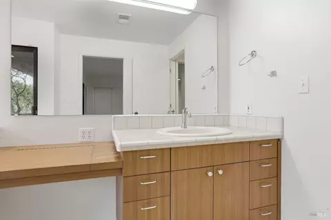 Bath - 89 Monte Mar Dr, Sausalito, CA 94965 photo 3 of 4