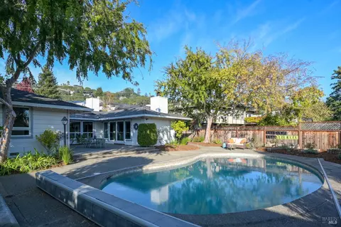 28 Bonnie Banks Way, San Rafael, CA 94901