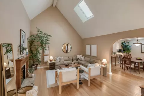 327 Buttercup Ct, Sonoma, CA 95476