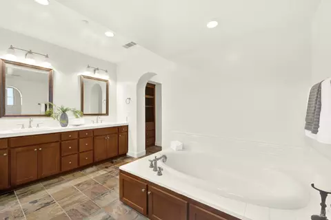 Bath - 3127 Olympic Rd, Fairfield, CA 94534 photo 5 of 6