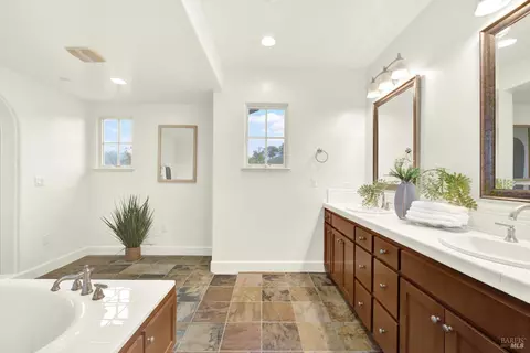 Bath - 3127 Olympic Rd, Fairfield, CA 94534 photo 3 of 6