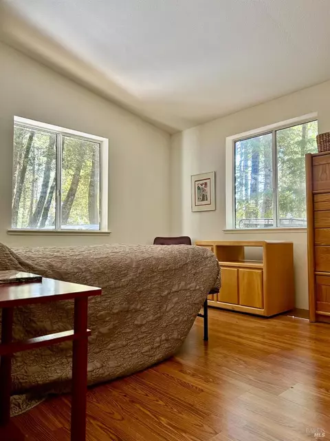 Bedroom - 27122 Bear Dr, Willits, CA 95490 photo 2 of 3