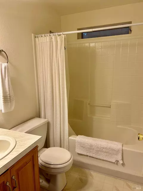 Bath - 27122 Bear Dr, Willits, CA 95490 photo 1 of 3