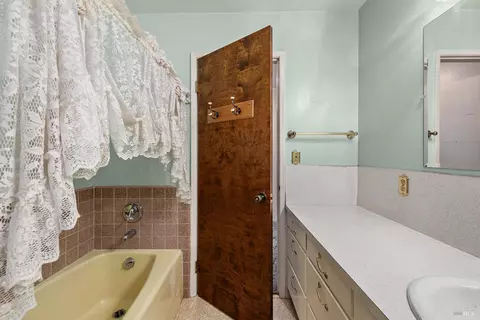 Bath - 506 La Tierra Dr, Angwin, CA 94508 photo 2 of 4