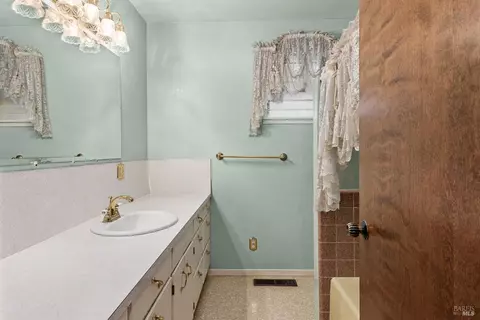 Bath - 506 La Tierra Dr, Angwin, CA 94508 photo 1 of 4
