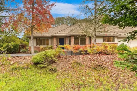 668 Wild Oak Dr, Santa Rosa, CA 95409