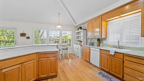 Kitchen - 160 Lynd Way, Dixon, CA 95620 photo 6 of 6
