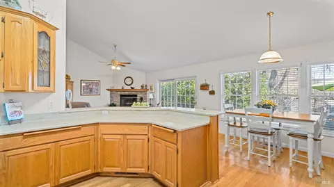 Kitchen - 160 Lynd Way, Dixon, CA 95620 photo 4 of 6