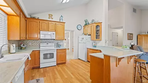 Kitchen - 160 Lynd Way, Dixon, CA 95620 photo 3 of 6