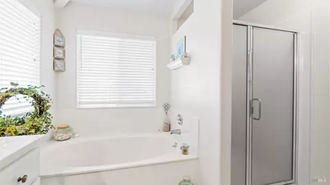 Bath - 160 Lynd Way, Dixon, CA 95620 photo 3 of 3