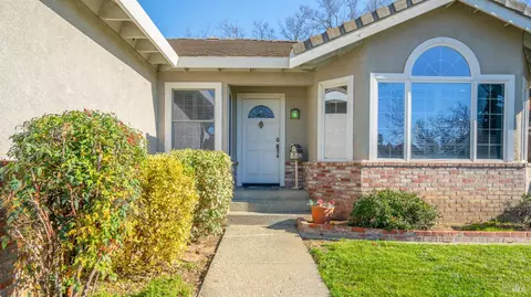 Exterior - 160 Lynd Way, Dixon, CA 95620 photo 2 of 11