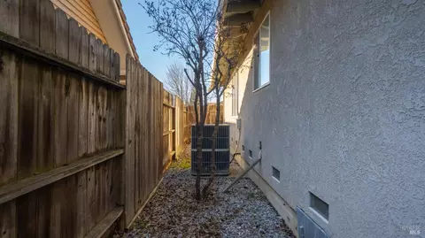 Exterior - 160 Lynd Way, Dixon, CA 95620 photo 5 of 11