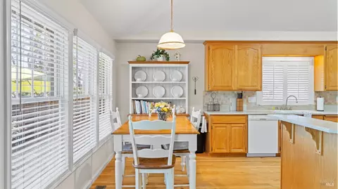 Dining - 160 Lynd Way, Dixon, CA 95620 photo 2 of 2