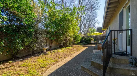 Exterior - 160 Lynd Way, Dixon, CA 95620 photo 6 of 11