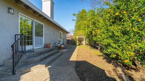 Exterior - 160 Lynd Way, Dixon, CA 95620 photo 4 of 11