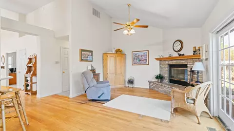 Living - 160 Lynd Way, Dixon, CA 95620 photo 3 of 3