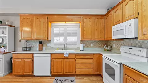 Kitchen - 160 Lynd Way, Dixon, CA 95620 photo 5 of 6