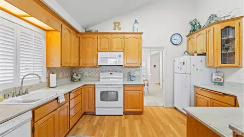 Kitchen - 160 Lynd Way, Dixon, CA 95620 photo 2 of 6