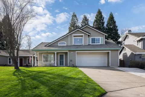 100 Wooded Glen Ct, Windsor, CA 95492
