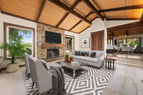 69 Dunfries Ter, San Rafael, CA 94901
