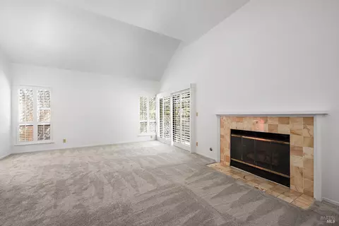 Living - 9239 Lakewood Dr, Windsor, CA 95492 photo 5 of 10