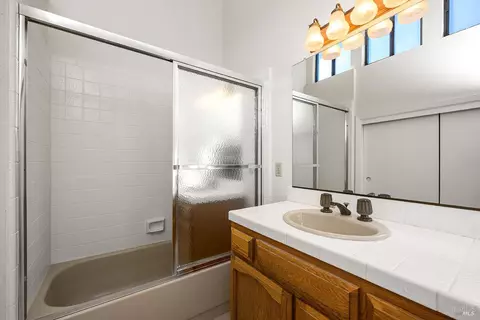 Bath - 9239 Lakewood Dr, Windsor, CA 95492 photo 5 of 5