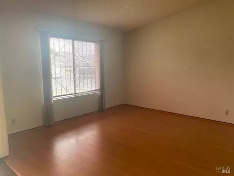 Living - 100 Obsidian Ct, Vallejo, CA 94589 photo 2 of 5