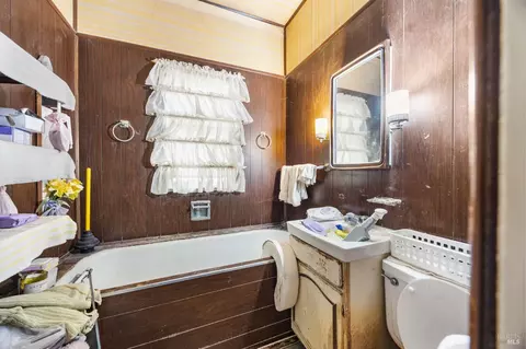 Bath - 927-931 Carolina St, Vallejo, CA 94590 photo 1 of 1