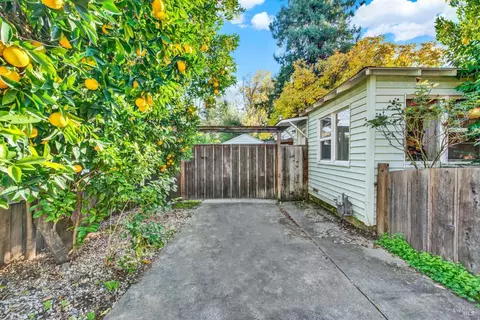 211 Triplett Dr, Cloverdale, CA 95425 photo 2